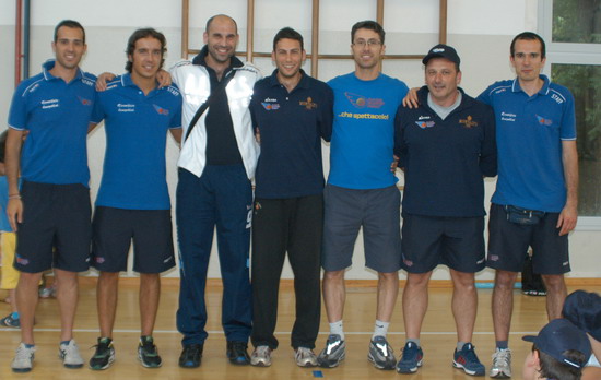 Il gruppo degl'istruttori (da sinistra): Maurizio, Luca, Gabriele, Enrico, Stefano, Gianluca e Johnathan